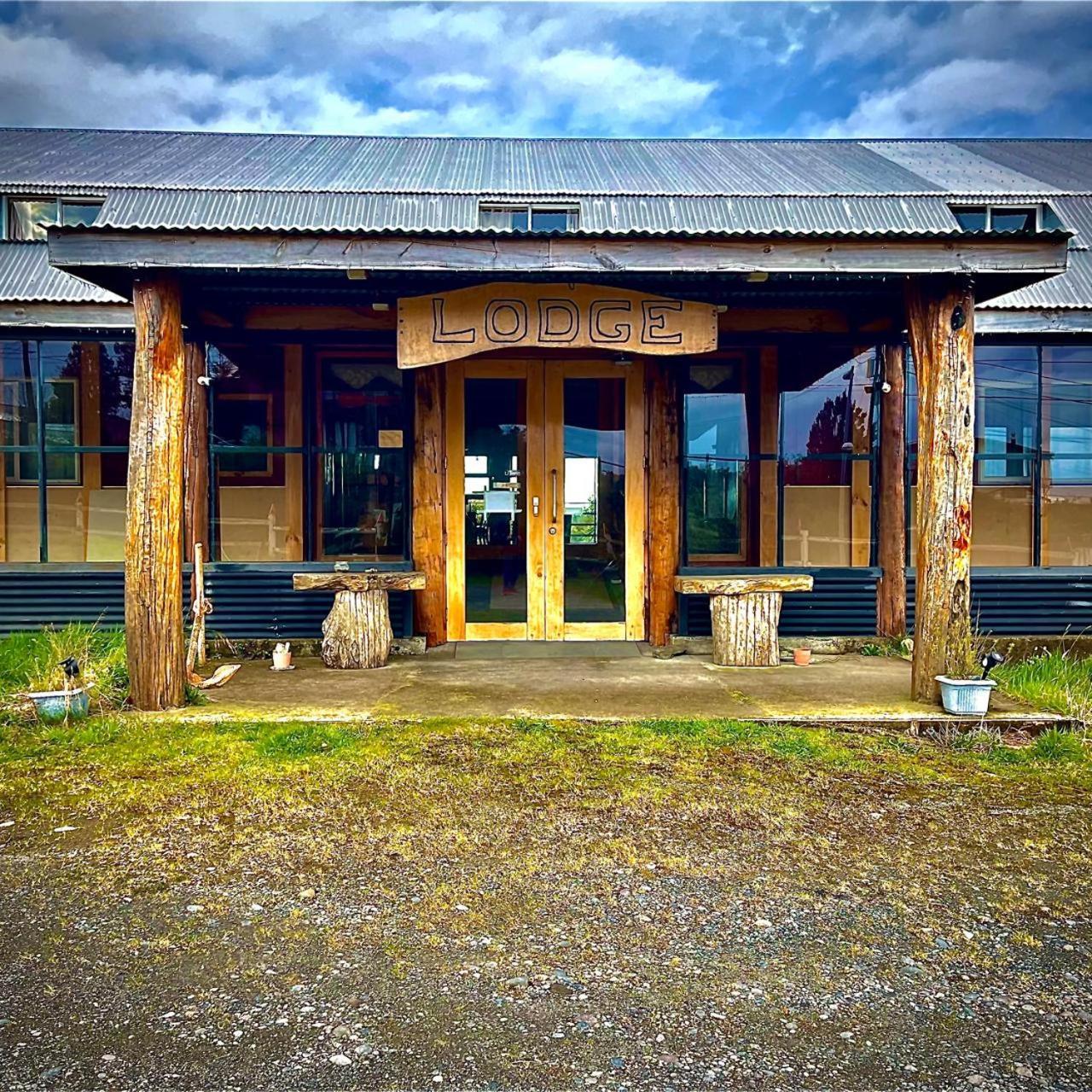 Cabanas Y Hotel Antinanco Quellon Exterior photo